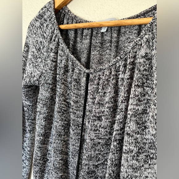 Charlotte Russe | Tassle Long-Sleeve Crop Top - Picture 3 of 6